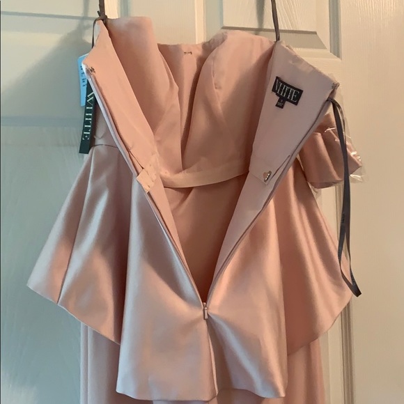 Vera Wang Satin & Matte Crepe Peplum Dress w/Sash - Picture 6 of 7